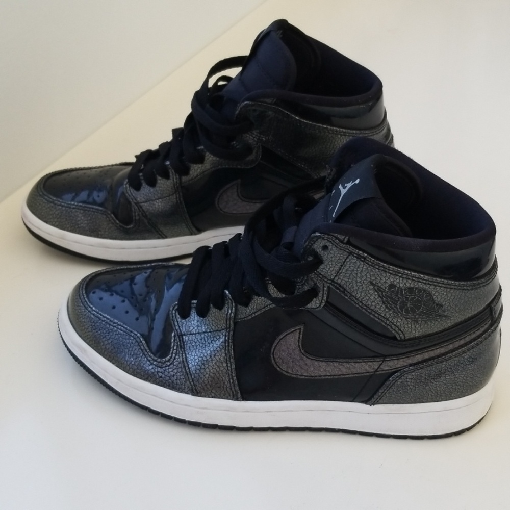 Special Edition Nike SpaceJam AntiGravity Sneakers